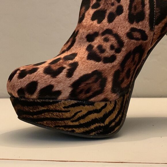Material girl leopard print platform booties w/5 “ heel and 1 1/4” platform - Picture 10 of 12